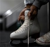 girl putting a skate on