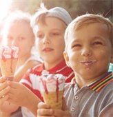 kids eating ice cream